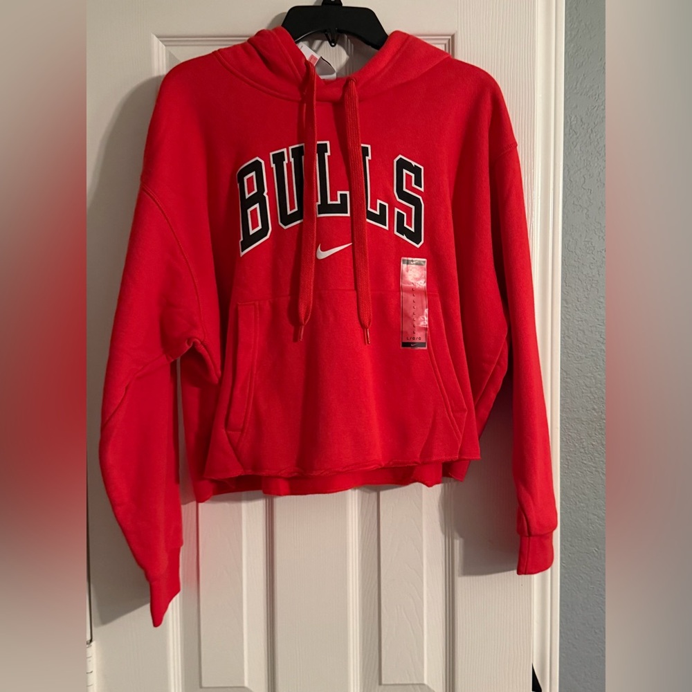 Women’s Nike Chicago Bulls Red Pullover Hoodie - Picture 3 of 12